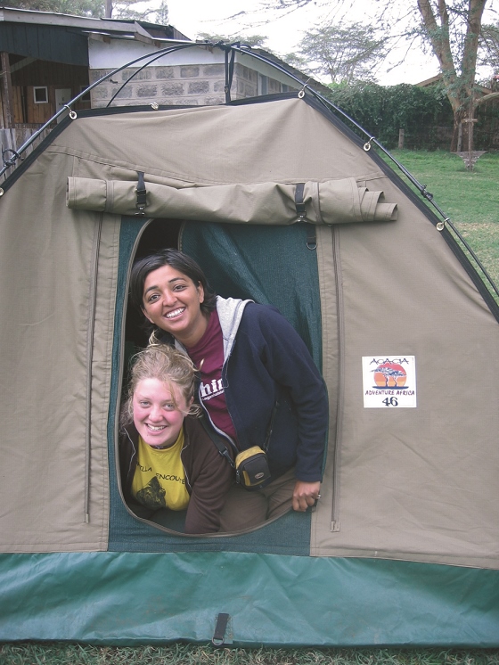 friends-setting-up-camp-overland-group-2